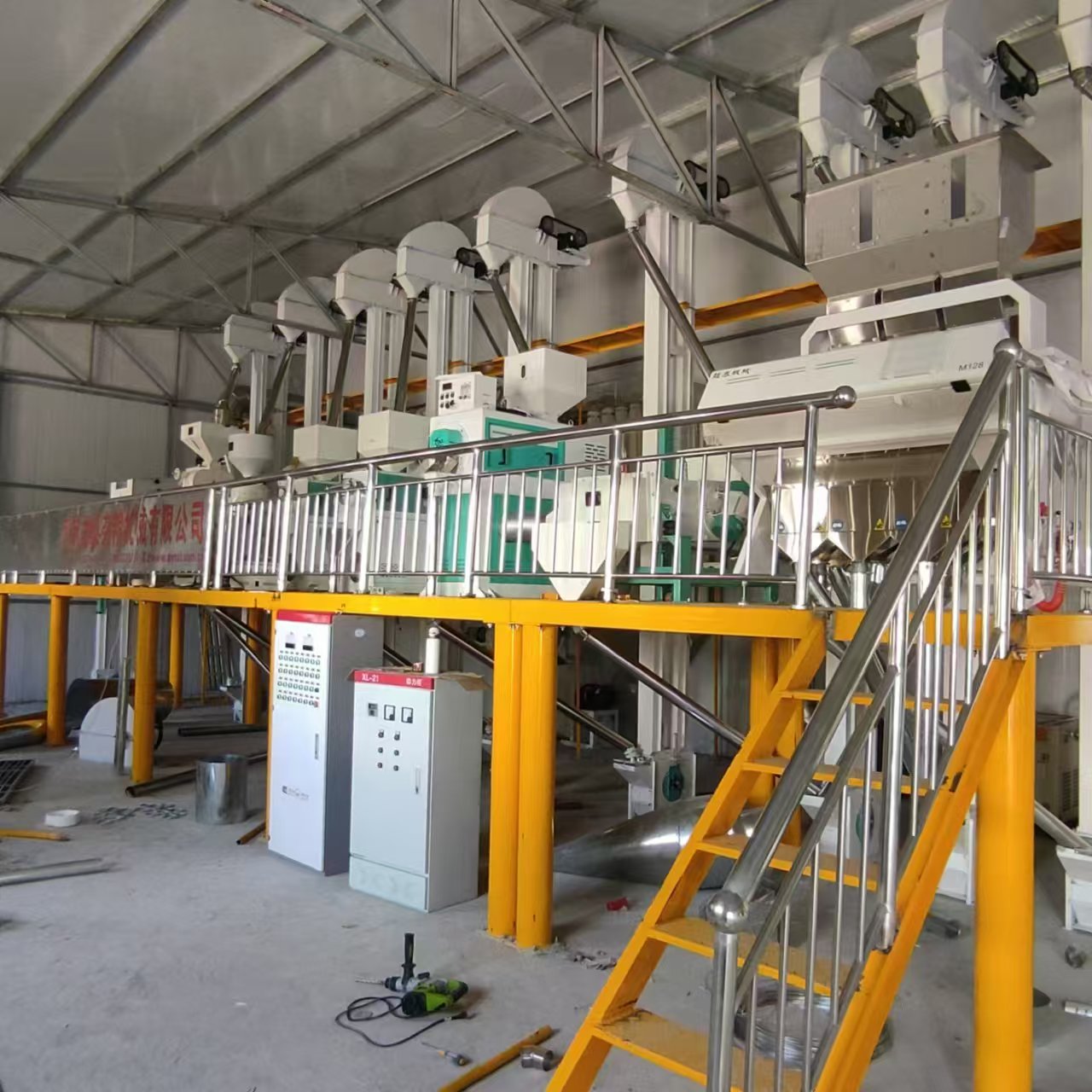 青海海東日產(chǎn)20噸碾米機(jī)組